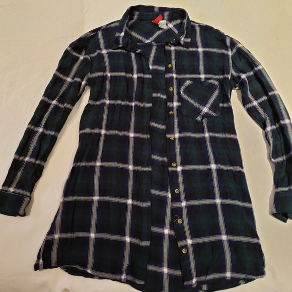 3 for $40 
H&M plaid long line shirt size 2 - Picture 1 of 1